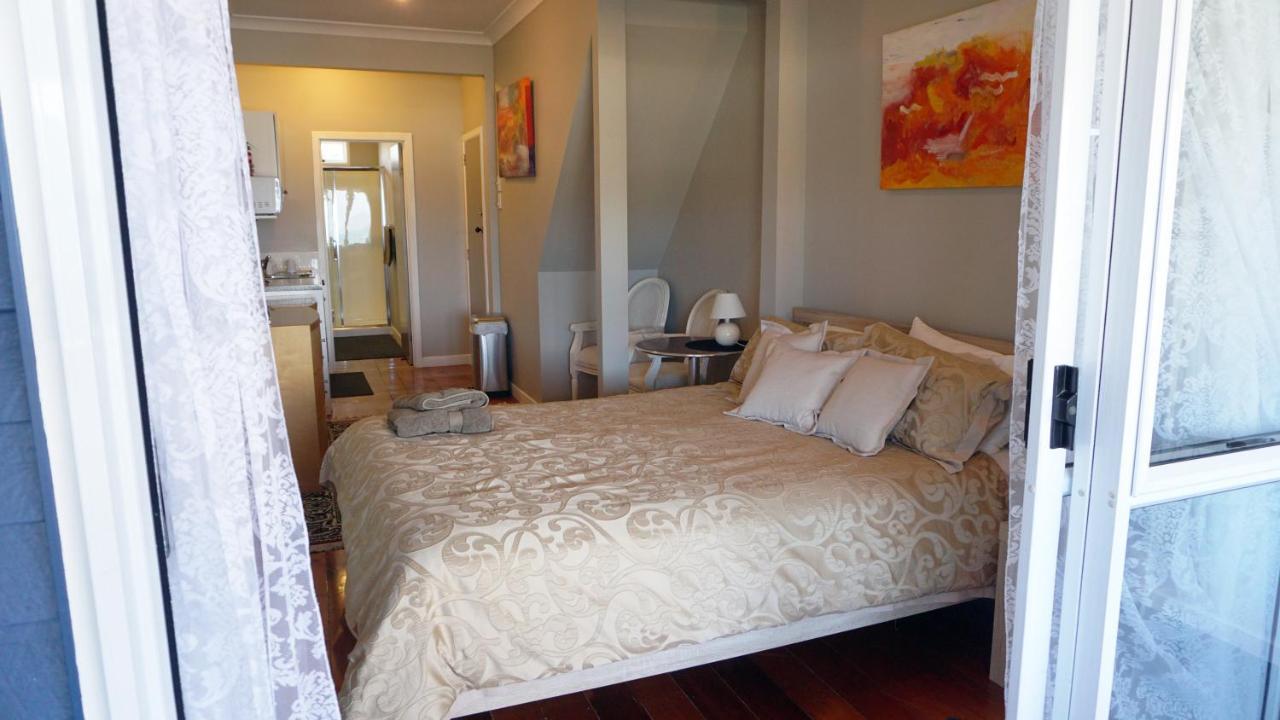 Nana Glads Beachfront Accommodation Whitianga Exteriör bild
